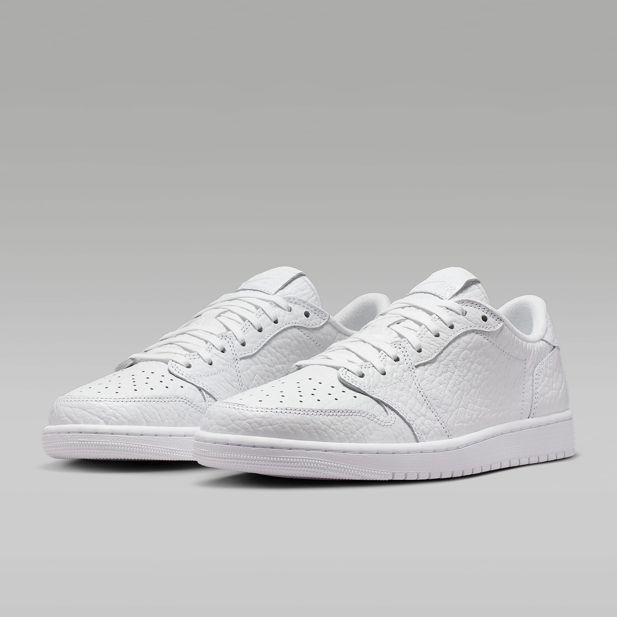 Air Jordan 1 Retro Low Classic Basketball Sneakers 872782-100