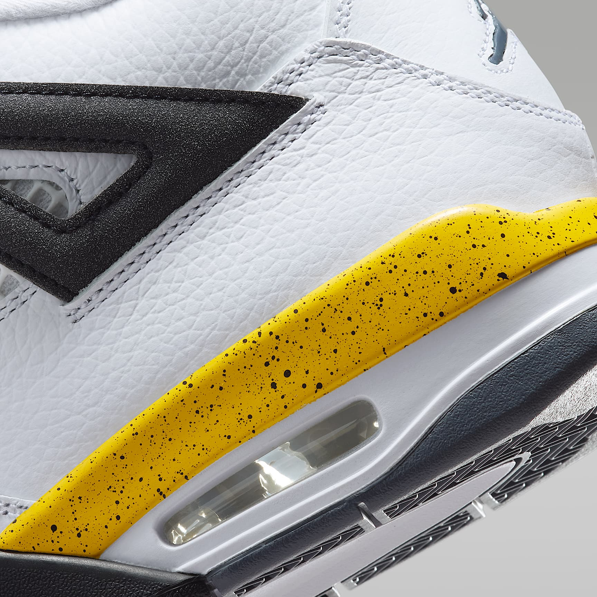 Air Jordan 4 Retro Tour Yellow Basketball Sneakers IO2463-102