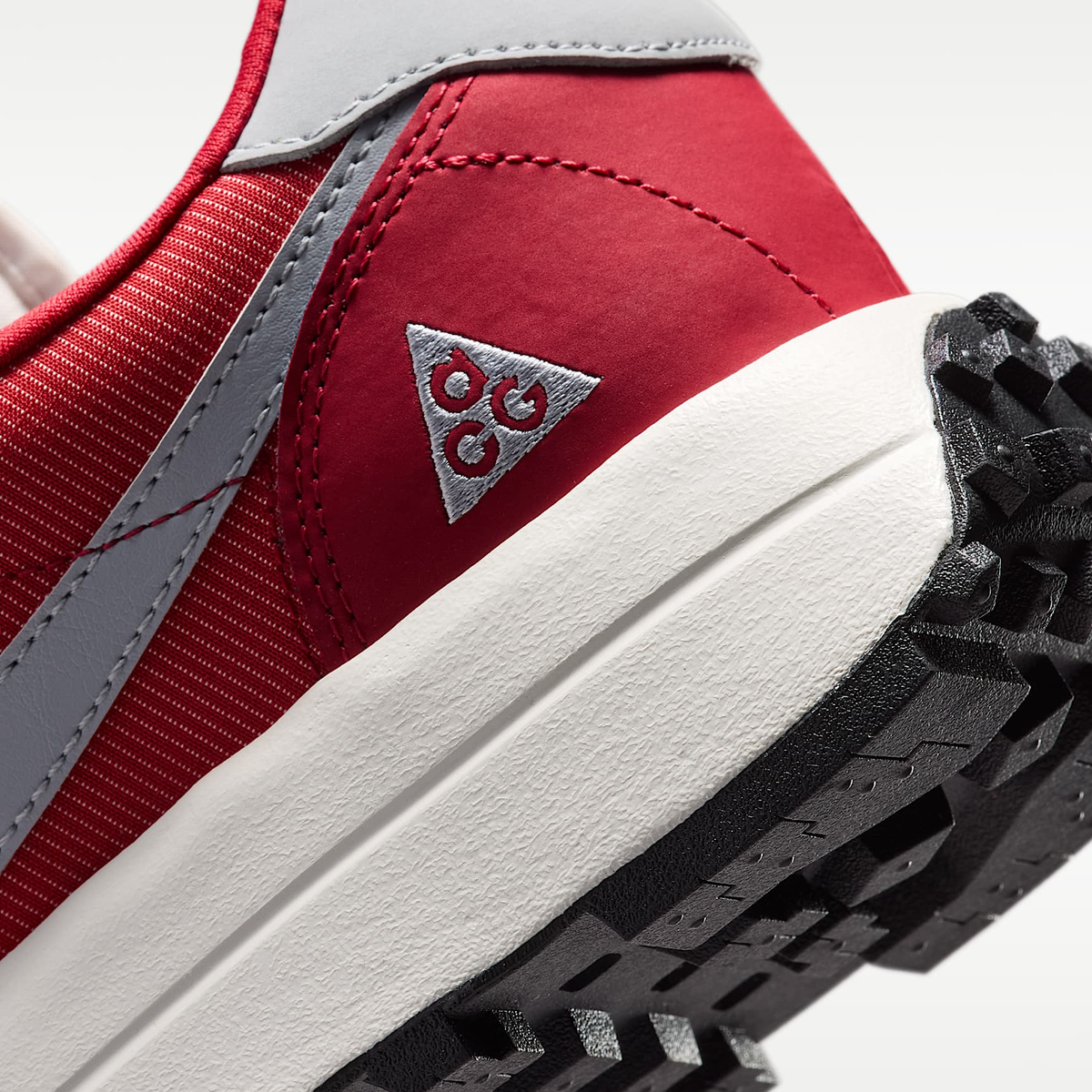 Nike ACG LDV Outdoor Trail Sneakers IF2857-600